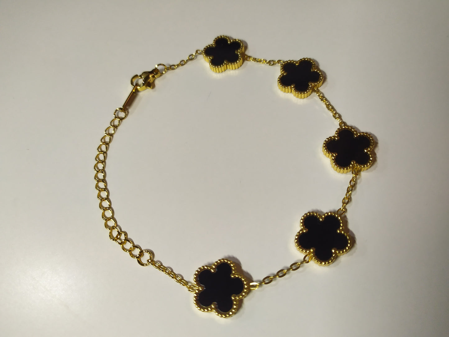 Pulsera trebol de cinco hojas negro