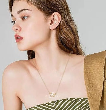 Collar de doble anillo de corazón dorado