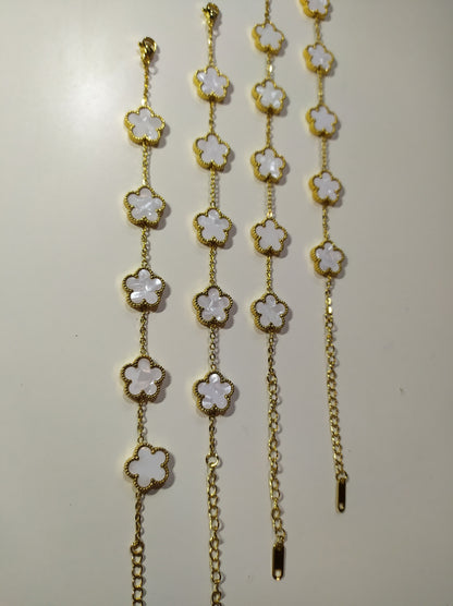 Pulsera trebol de cinco hojas blanco