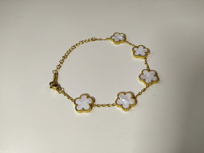Pulsera trebol de cinco hojas blanco